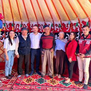 İl Müdürümüz Alper Alp, Kırgız Türkü soydaşlarımızı ziyaret ederek bir araya geldi. - fotoğraf 1