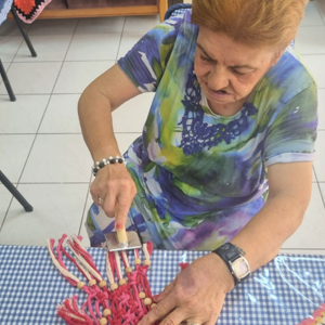 Usta Öğretici Nilay Musacalı Eşliğinde Makrome Tekniği Kullanarak Kapı Süsü Tasarımı Gerçekleştirdi. - fotoğraf 2