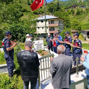Aziz Şehidimiz Cevahir Kamil Yıldırım Kabri Başında Anıldı - fotoğraf 1