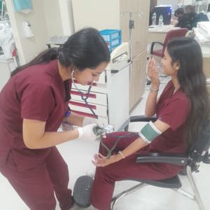 Geleceğin Hemşiresi Mesleğini Yerinde Tanıdı - fotoğraf 1