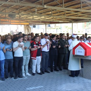 Kahraman Kıbrıs Gazimizi Dualarla Ebediyete Uğurladık - fotoğraf 1