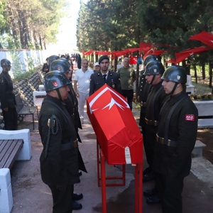 Kahraman Kıbrıs Gazimizi Dualarla Ebediyete Uğurladık - fotoğraf 3