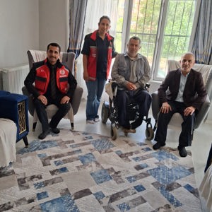 İl Müdürlüğümüze bağlı Karaköprü Sosyal Hizmet Merkezimiz, Milli Aile Haftası vesilesiyle Demir ailesini ziyaret etti - fotoğraf 1