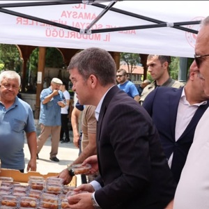 Valimiz Önder BAKAN ve İl Protokolünden Şehitlerimizin Aziz Hatırasına İkram - fotoğraf 1