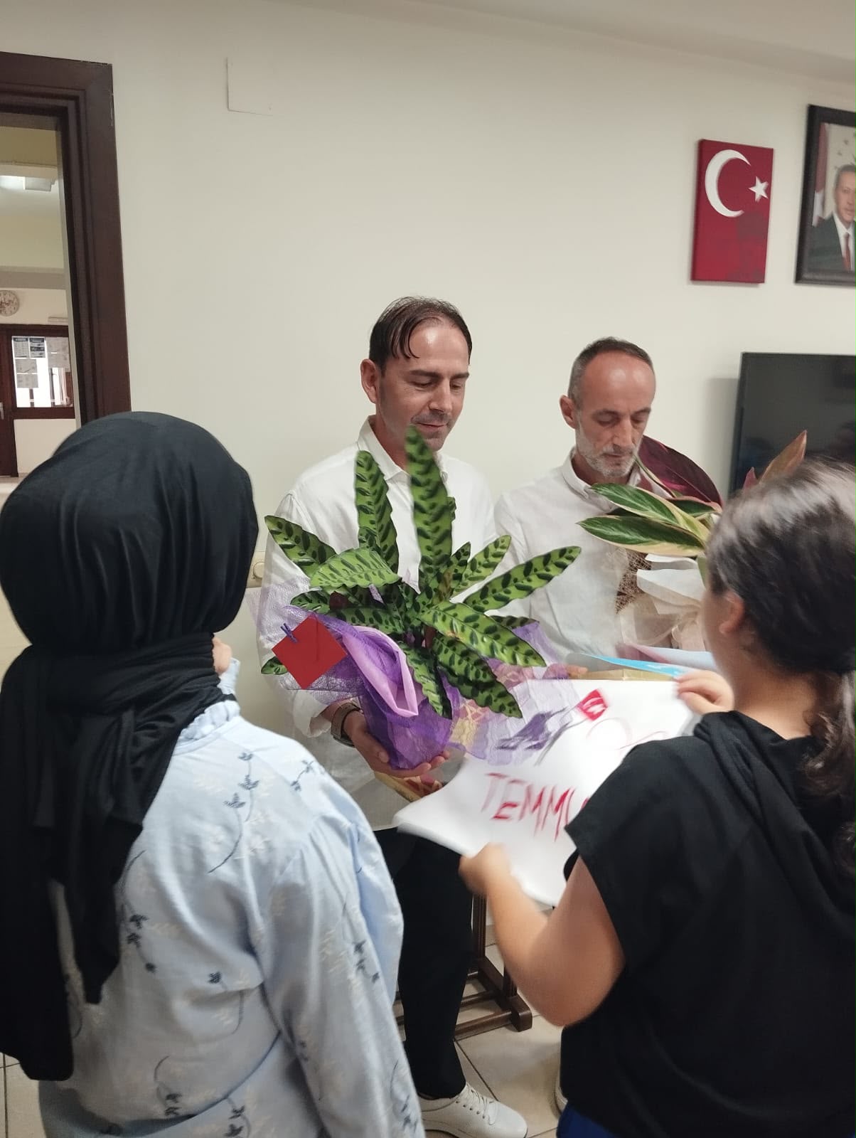 Şehadet İzinde, Gönüllerde Birlikteyiz