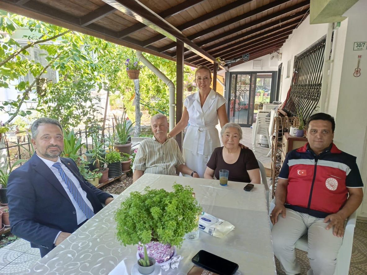 İl Müdürümüz Mahmut SELÇUK, 24 Mayıs 2016 tarihinde Van’ın Çaldıran ilçesinde şehit olan Binbaşı Kıvanç CESUR’un kıymetli annesi Zehra CESUR ve babası Remzi CESUR’u ziyaret etti.