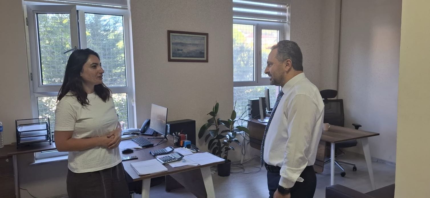 İl Müdürümüz Mahmut SELÇUK, İl Müdürlüğümüzde görev yapan personellerimizi çalışma odalarında ziyaret ederek kendileriyle bir araya geldi.