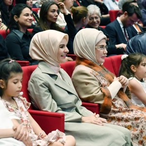 Emine Erdoğan Hanımefendi ve Bakanımız Göktaş "Gönül Elçileri Koruyucu Aile Vizyon Çalıştayı Kapanış Programı"na katıldı - fotoğraf 2