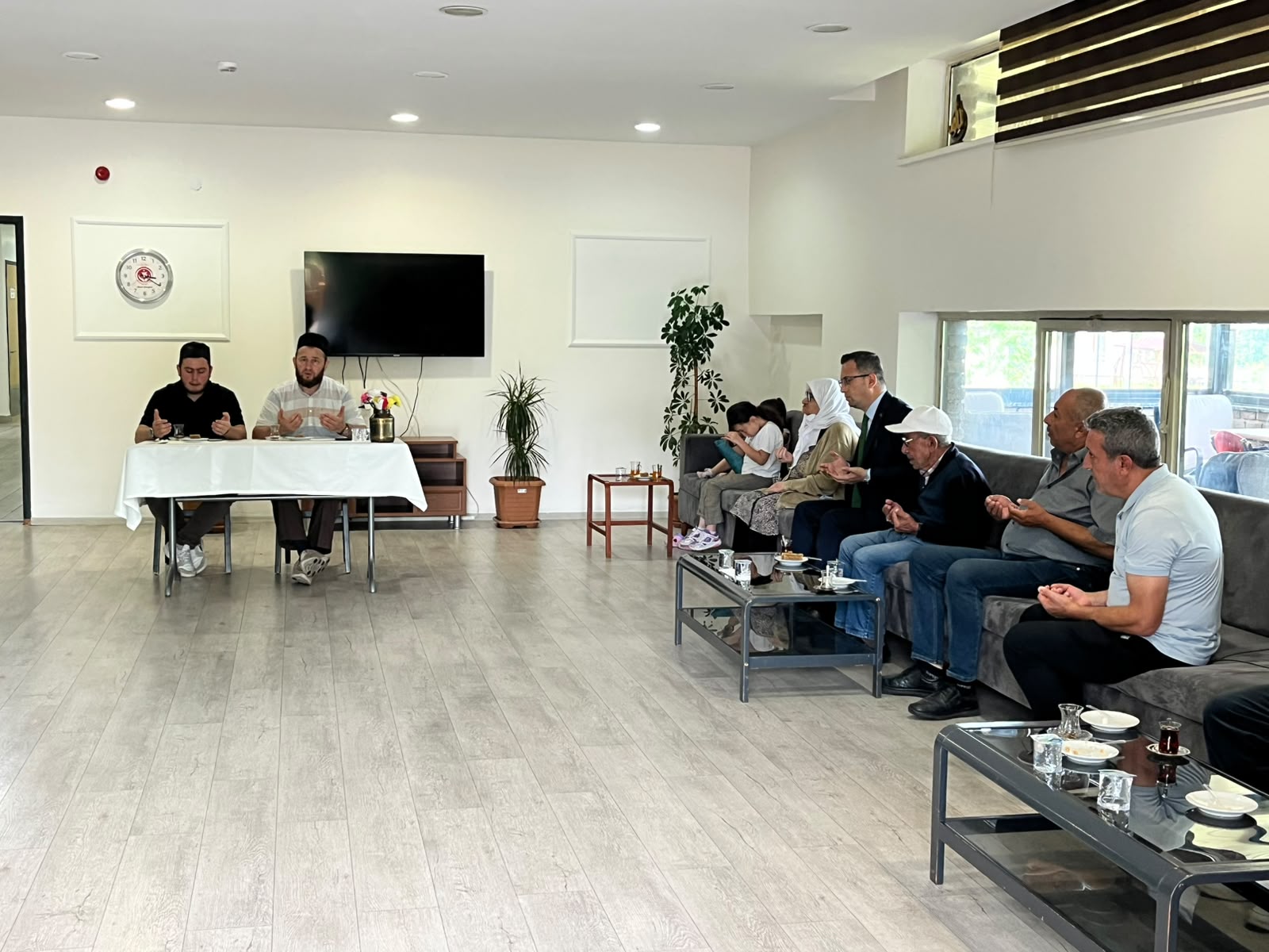 Muharrem Sancaklı Huzurevi Müdürlüğünde 15 Temmuz Demokrasi ve Milli Birlik Günü Kapsamında Mevlid Programı Düzenlendi.