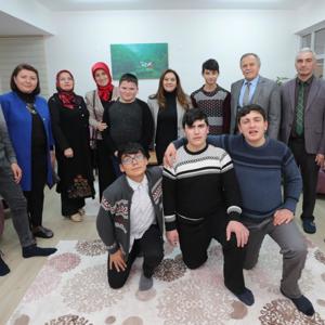 Funda VAROL Hanımefendi, İl Müdürlüğümüze bağlı Çocuk Evleri Sitesini ziyaret ederek çocuklarımızla bir araya geldi. - fotoğraf 2