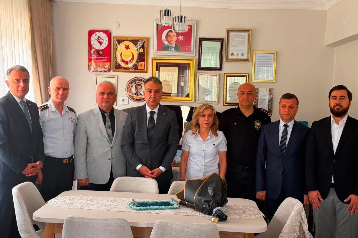  Aziz Şehitlerimizin Emanetleri Başımızın Tacıdır