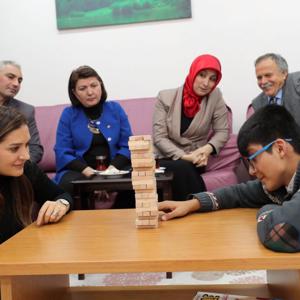 Funda VAROL Hanımefendi, İl Müdürlüğümüze bağlı Çocuk Evleri Sitesini ziyaret ederek çocuklarımızla bir araya geldi. - fotoğraf 10