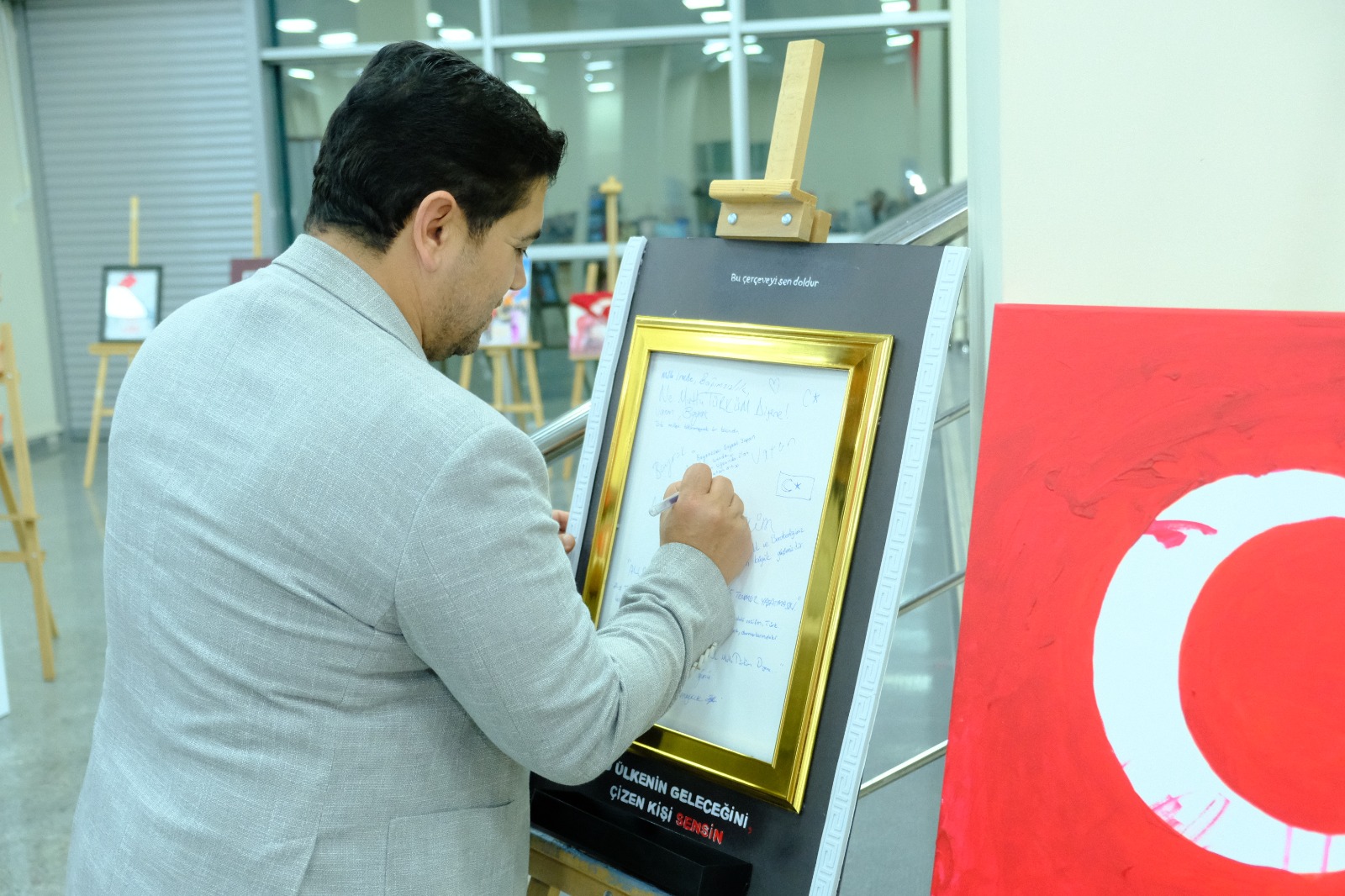 İl Müdürümüz Sayın Ender YANIK, 15 Temmuz Sanat Sergisini Ziyaret Etti