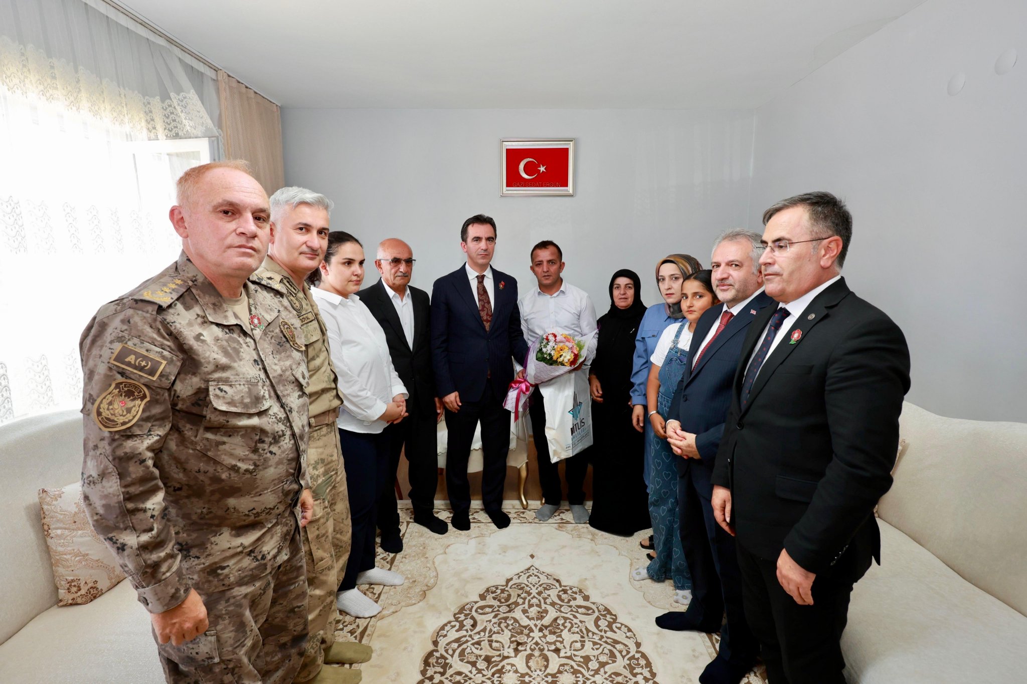 Valimiz Sayın Ahmet Karakaya, 15 Temmuz Demokrasi ve Millî Birlik Günü münasebetiyle Kahraman Gazimiz Sedat Ergün ve Kıymetli Ailesini Ziyaret Etti