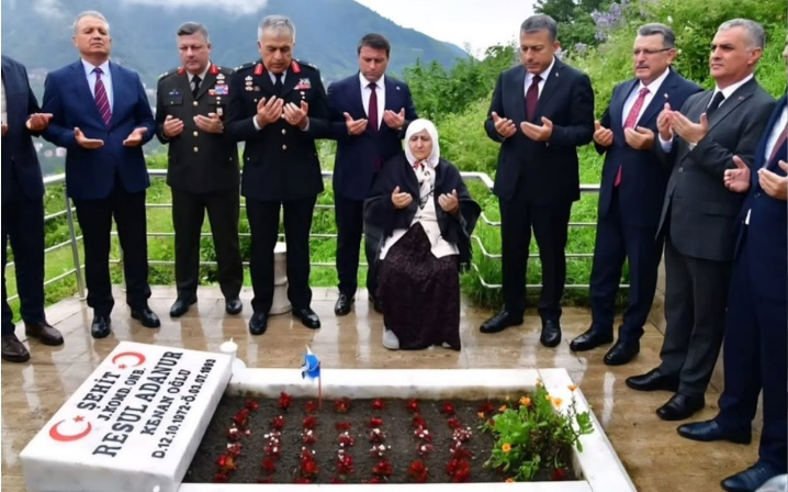 Sayın Valimiz Tahir Şahin, İl Müdürümüz Dr. Hüseyin Mollaoğlu Şehitlerimizi Kabirleri Başında Ziyaret Ederek Dualarla Yâd Etti.