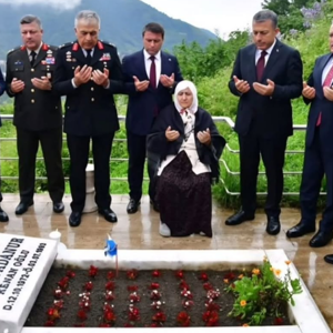 Sayın Valimiz Tahir Şahin, İl Müdürümüz Dr. Hüseyin Mollaoğlu Şehitlerimizi Kabirleri Başında Ziyaret Ederek Dualarla Yâd Etti. - fotoğraf 2