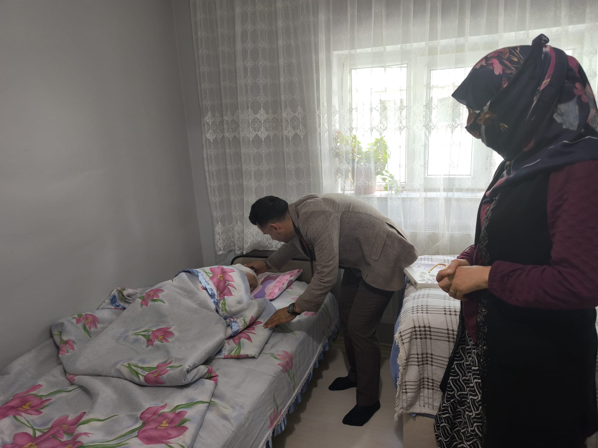 Pasinler’de Evde Bakım Hizmetinden Yararlanan Vatandaşımıza Ziyaret