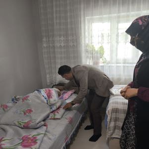 Pasinler’de Evde Bakım Hizmetinden Yararlanan Vatandaşımıza Ziyaret - fotoğraf 1