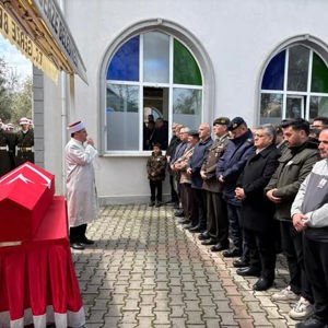 Kıbrıs Gazimiz Dursun Gümüş Son Yolculuğuna Uğurlandı - fotoğraf 1