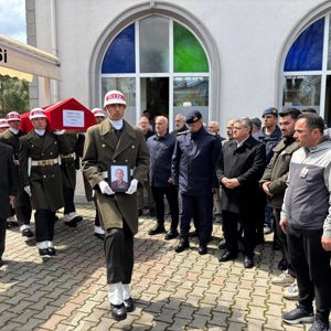 Kıbrıs Gazimiz Dursun Gümüş Son Yolculuğuna Uğurlandı - fotoğraf 3