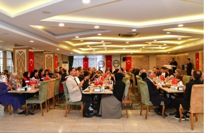 Demokrasi Ve Millî Birlik Günü Dolayısıyla Polisevi'nde Düzenlenen Programda Bir Araya Geldik.