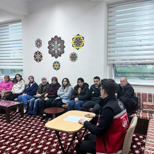 “Dur, Düşün, Hareket Et” Projesi Kapsamında Velilere Yönelik Eğitim Düzenlendi - fotoğraf 1