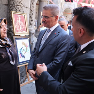 “İrade Bizim, Zafer Bizim” Temalı Çini, Tezhip ve Ebru Sergisi Açıldı - fotoğraf 1