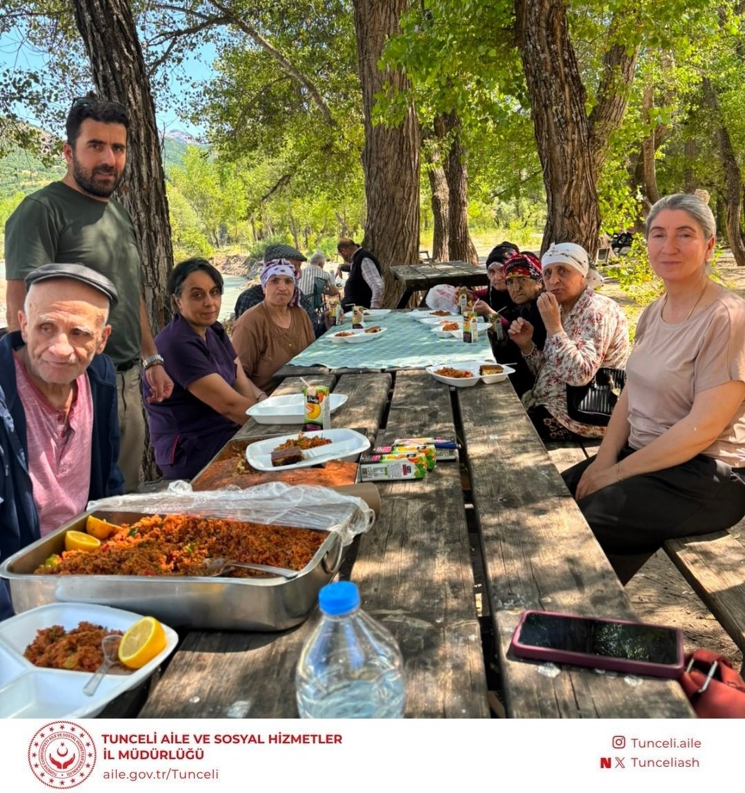 Yaşlılarımızla Keyifli Bir Öğle Molası