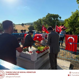 15 Temmuz Demokrasi ve Millî Birlik Günü Kapsamında Şehidimiz Piyade Onbaşı Ulaş Urtimur, Kabri Başında Dualarla Yâd Edildi. - fotoğraf 2