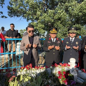 15 Temmuz Demokrasi ve Millî Birlik Günü Kapsamında Şehidimiz Piyade Onbaşı Ulaş Urtimur, Kabri Başında Dualarla Yâd Edildi. - fotoğraf 3