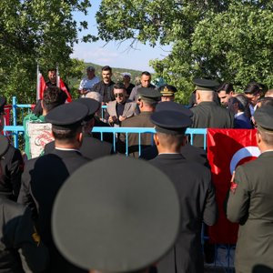 15 Temmuz Demokrasi ve Millî Birlik Günü Kapsamında Şehidimiz Piyade Onbaşı Ulaş Urtimur, Kabri Başında Dualarla Yâd Edildi. - fotoğraf 6
