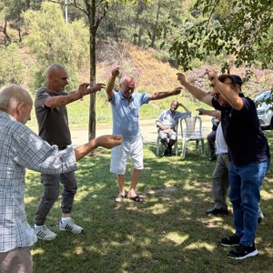 Salihli Huzurevi Sakinlerimiz Öğrencilerle Kuşaklar Arası Buluşmada Bir Araya Geldi - fotoğraf 4