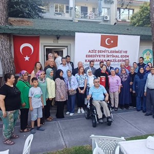 Akhisar Sosyal Hizmet Merkezimiz Aşure Hayrında Şehit Yakınlarımız ve Gazilerimizle Bir Araya Geldi - fotoğraf 3