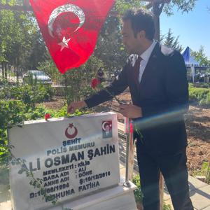 15 Temmuz Demokrasi ve Millî Birlik Günü Münasebetiyle Şehitlikte Anma Töreni Düzenlendi - fotoğraf 1