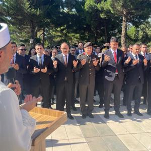 15 Temmuz Demokrasi ve Millî Birlik Günü Münasebetiyle Şehitlikte Anma Töreni Düzenlendi - fotoğraf 3