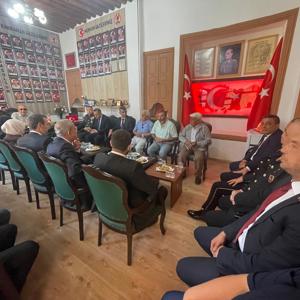 Kilis Protokolü, 15 Temmuz’un 10. Yıl Dönümünde Şehit ve Gazi Derneklerini Ziyaret Etti - fotoğraf 4