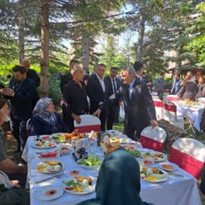  15 Temmuz Demokrasi ve Millî Birlik Günü dolayısıyla Valimiz Mehmet Ali Özkan, İl Müdürümüz Alper Alp ve il protokolü, şehit ailelerimiz ve kahraman gazilerimizle bir araya geldi. - fotoğraf 4