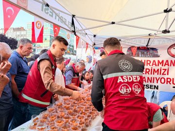 Aziz şehitlerimizin ruhuna ithafen vatandaşlarımıza lokma ikramında bulunuldu.