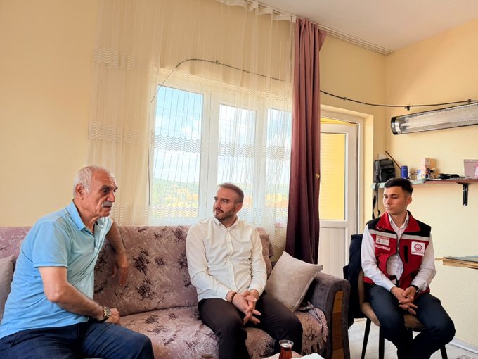 İl Müdürümüz Alper Alp, 15 Temmuz Gazimiz Arif Arslan’ı hanesinde ziyaret etti.