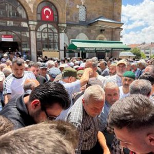 Aziz şehitlerimizin ruhuna ithafen vatandaşlarımıza lokma ikramında bulunuldu. - fotoğraf 4