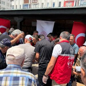 Aziz şehitlerimizin ruhuna ithafen vatandaşlarımıza lokma ikramında bulunuldu. - fotoğraf 3