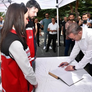 📍Valimiz Ziya POLAT, 15 Temmuz Anı Defteri'ni İmzaladı - fotoğraf 1