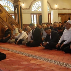 Aziz Şehitlerimizi Rahmet Minnet ve Dualarla Yâd Ettik - fotoğraf 2