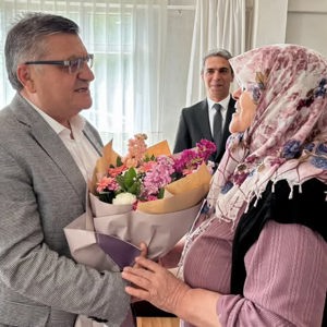 Cennet Annelerin Ayakları Altındadır - fotoğraf 1