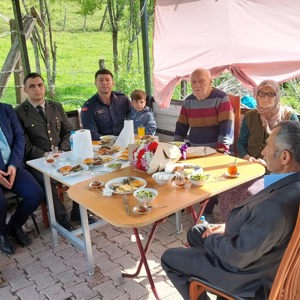Şehit Annelerine Anlamlı Anneler Günü Ziyareti - fotoğraf 2