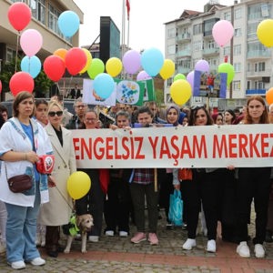 Engelliler Haftası ve Aile Haftası Kapsamında Farkındalık Yürüyüşü Düzenlendi - fotoğraf 3