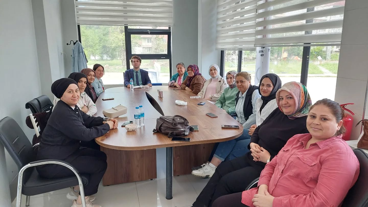 Ayancık’ta Aile Haftası Kapsamında Eğitim Programı Düzenlendi