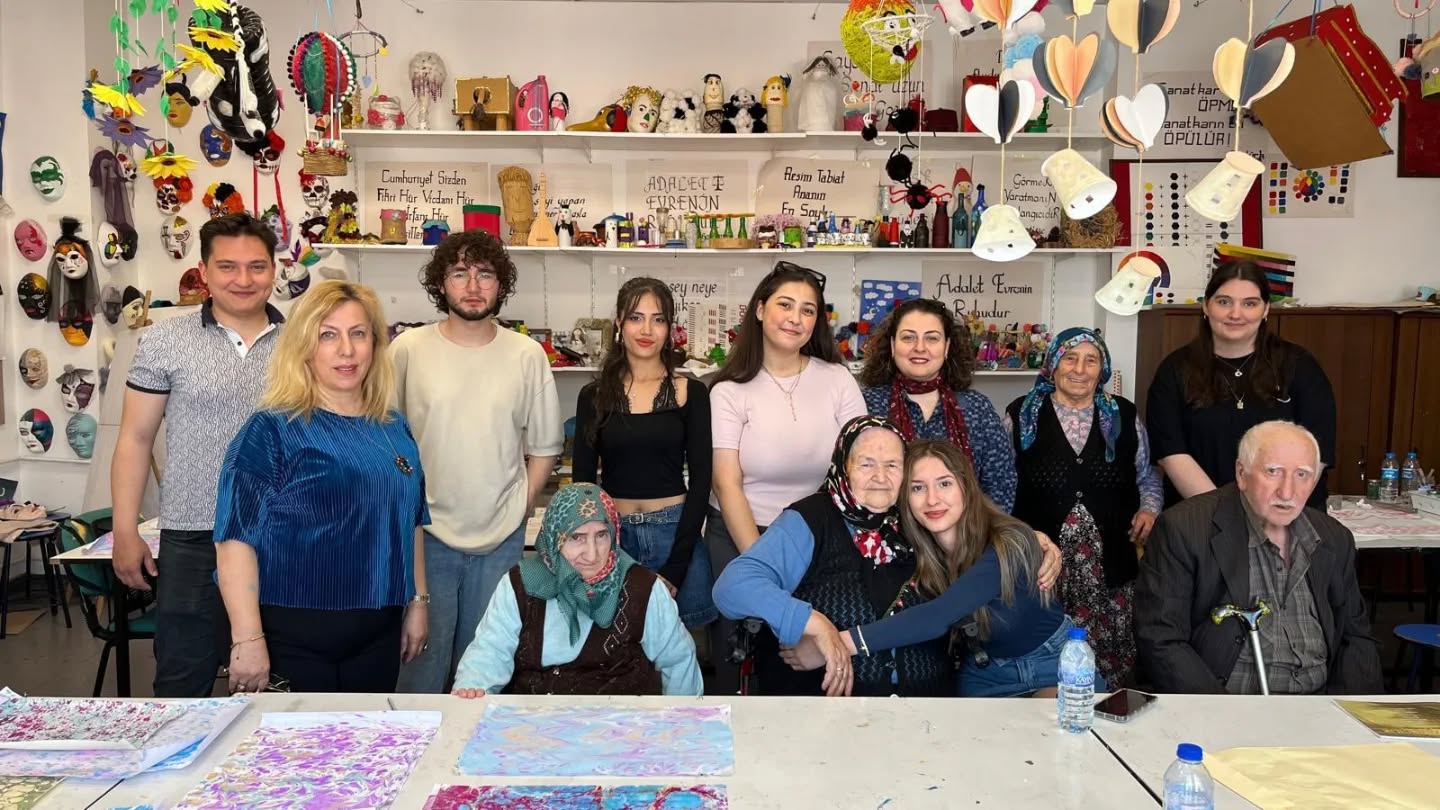 Huzurevi Sakinleri Ebru Sanatı Etkinliğinde Buluştu