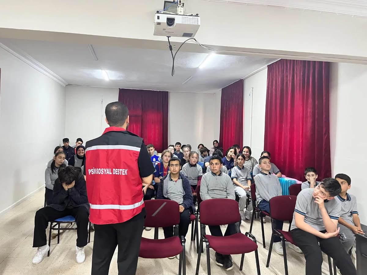 Dikmen'de Öğrencilere Akran Nezaketi ve Dijital Güvenlik Eğitimi Verildi