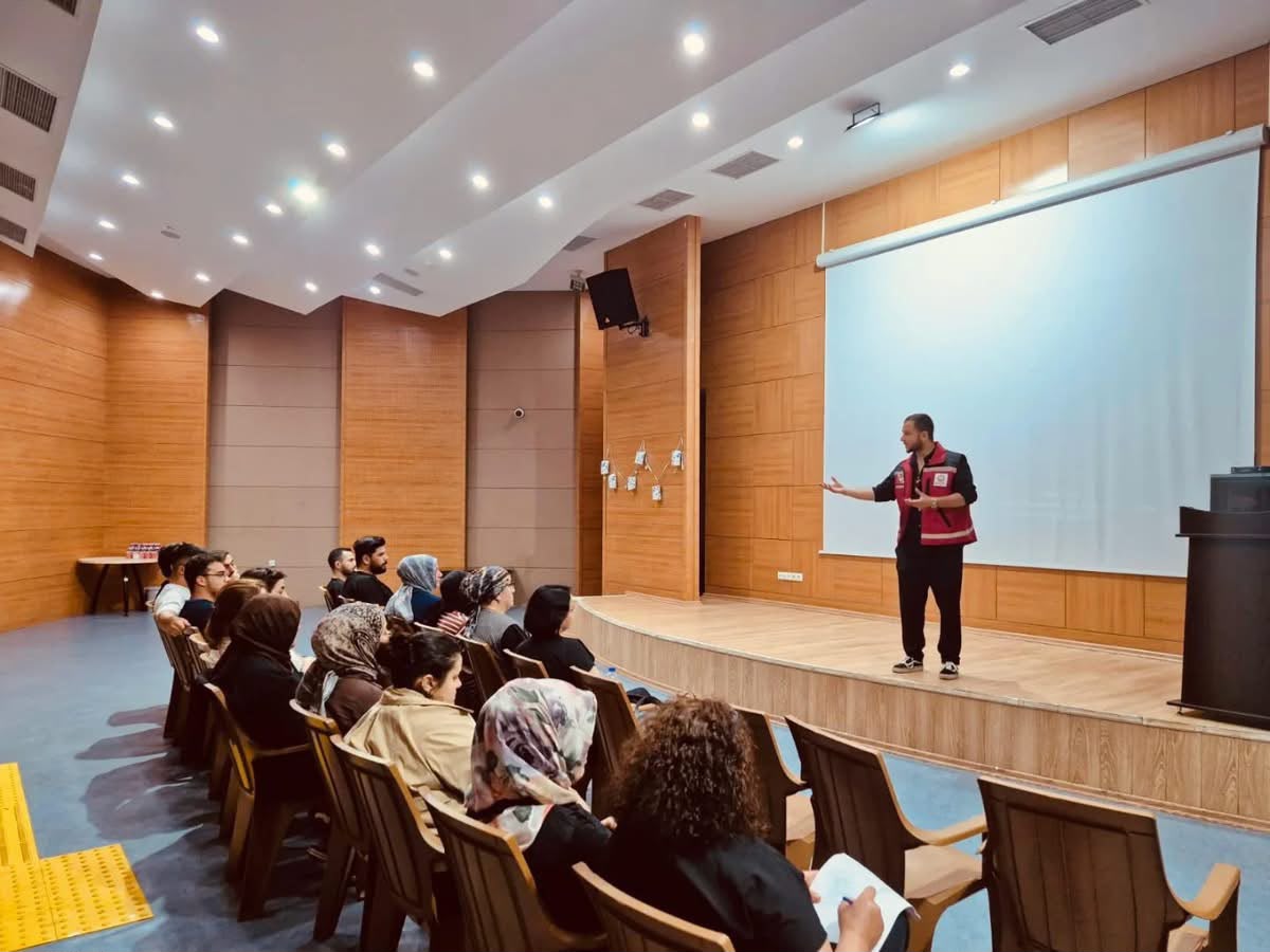 Huzurevi Personeline "Kişilerarası Sağlıklı İlişkiler" Eğitimi Verildi